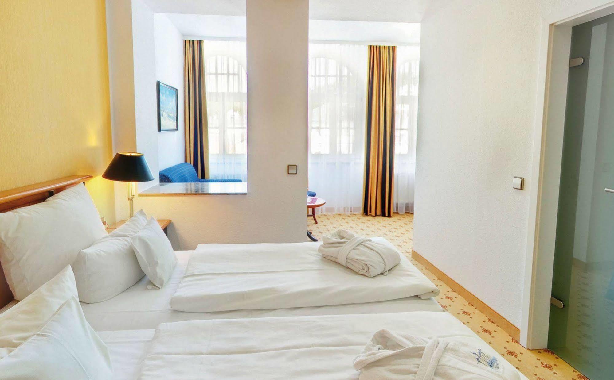 Hotel Zur Post - Ein Rovell Hotel Heringsdorf  Ngoại thất bức ảnh